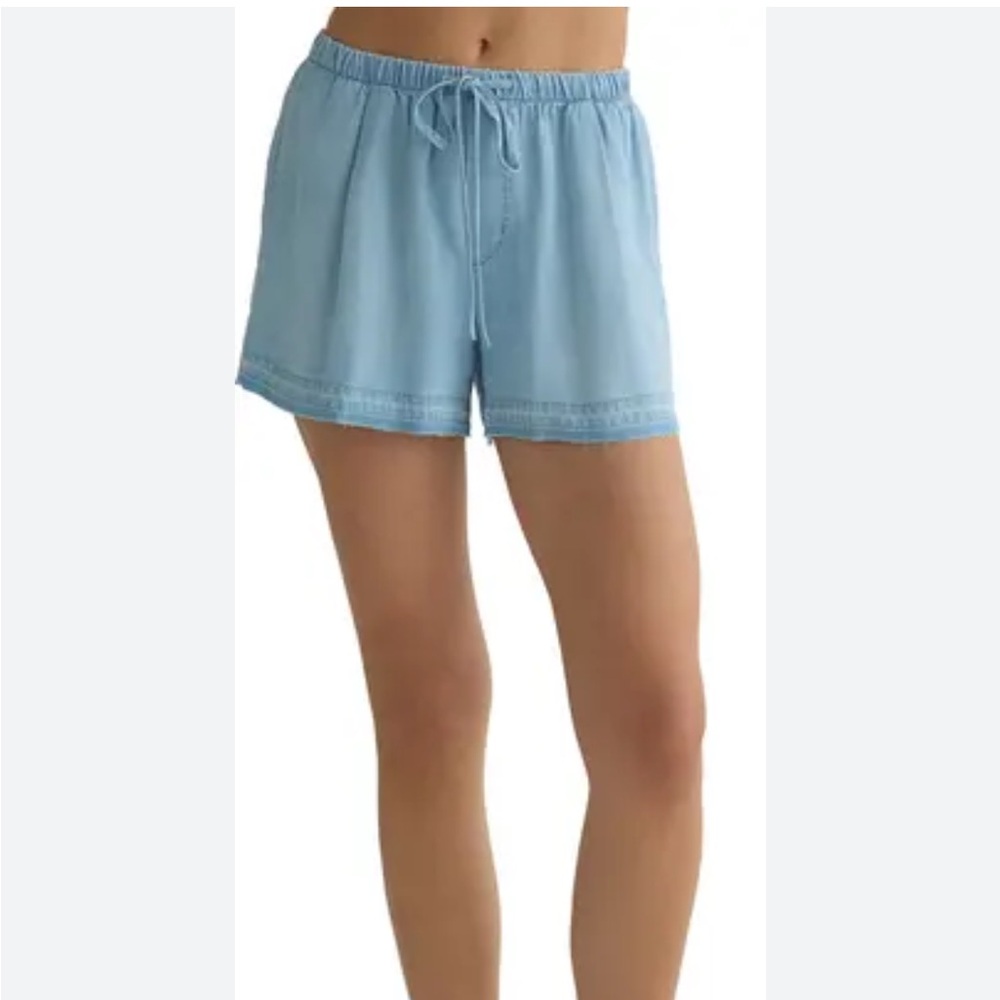Bella Dahl Raw Hem Drawstring
Waist Shorts light riviera wash